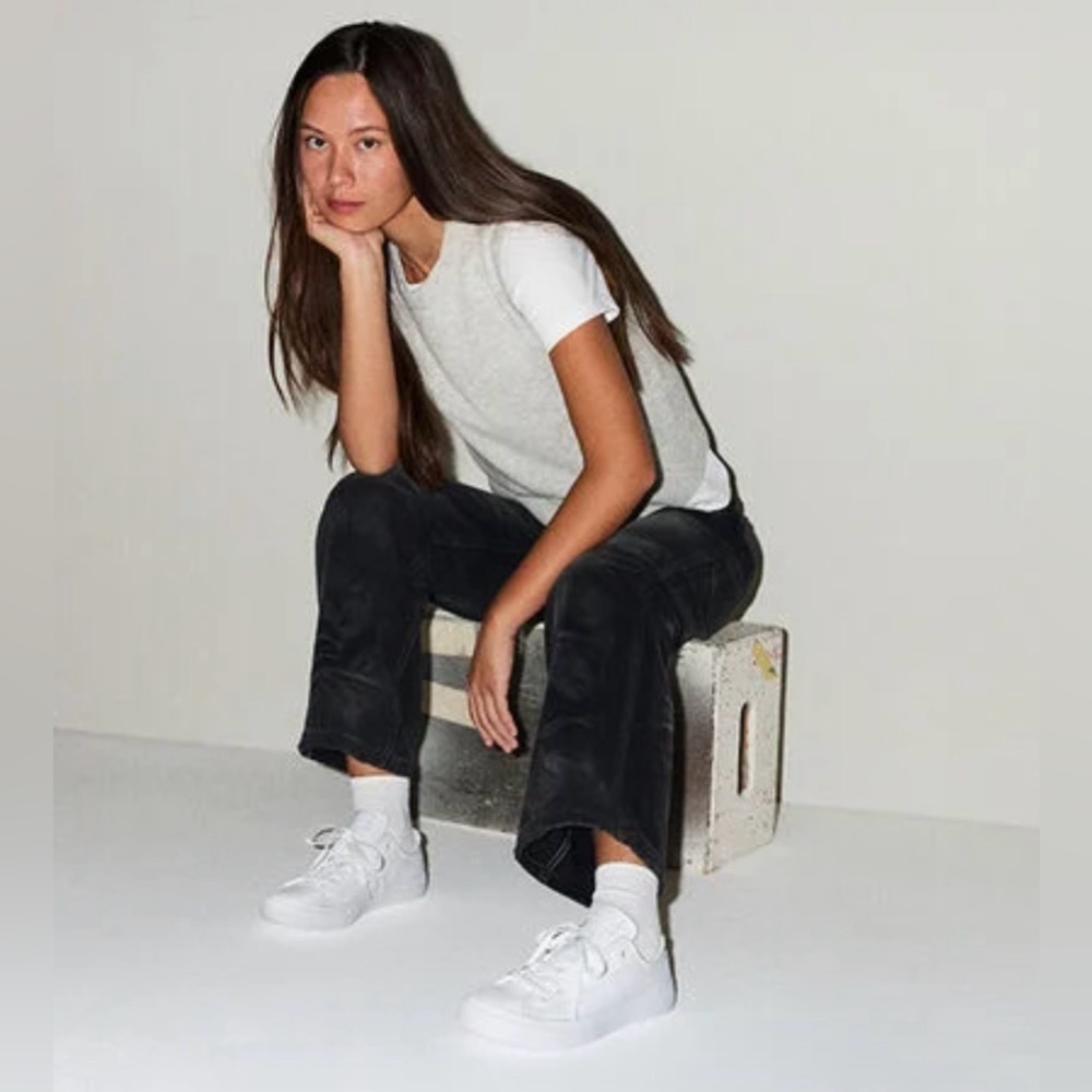 Chuck Taylor All Star Leather- White- 6.5 - Picture 7 of 14